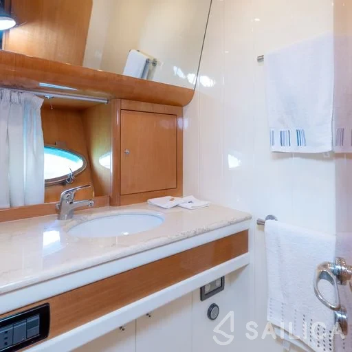 Uniesse 55 - Yacht Charter Sailica