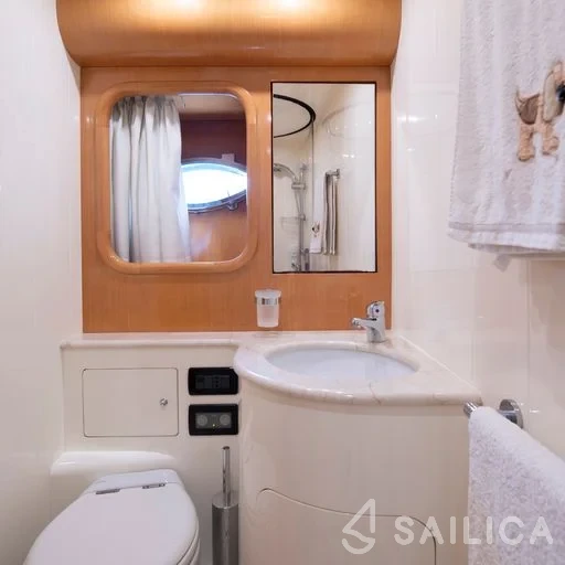 Uniesse 55 - Yacht Charter Sailica