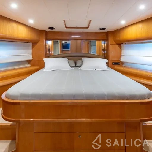 Uniesse 55 - Yacht Charter Sailica