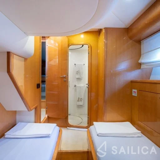 Uniesse 55 - Yacht Charter Sailica