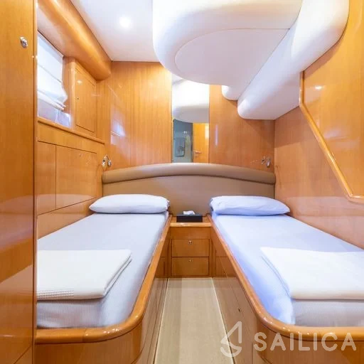 Uniesse 55 - Yacht Charter Sailica