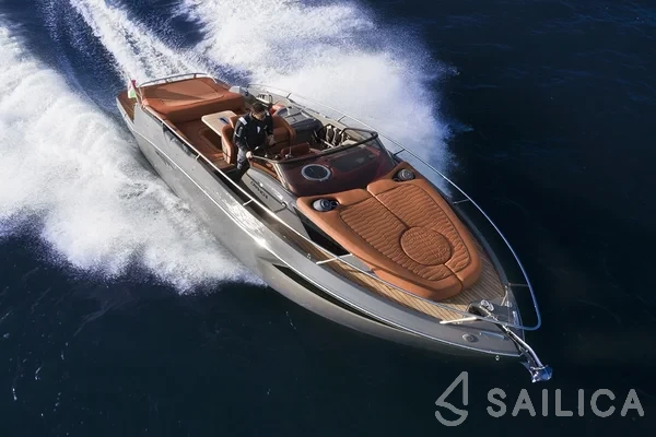 Cranchi E30 Endurance - Yacht Charter Sailica