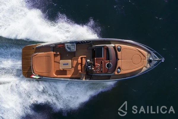 Cranchi E30 Endurance - Yacht Charter Sailica