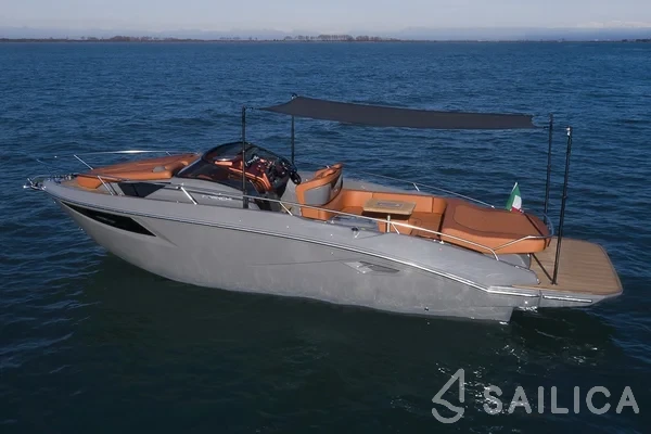 Cranchi E30 Endurance - Yacht Charter Sailica