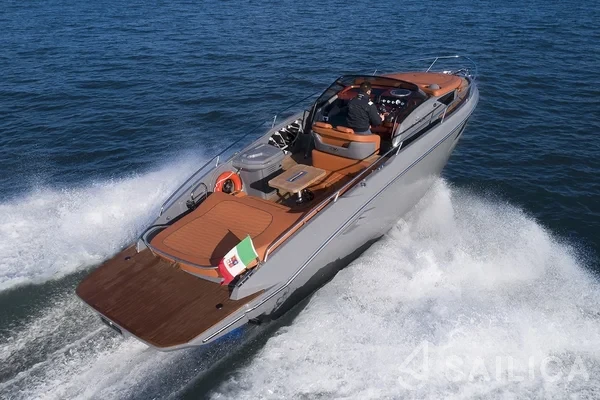 Cranchi E30 Endurance - Yacht Charter Sailica