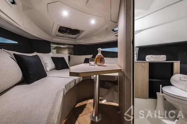 Cranchi E30 Endurance - Yacht Charter Sailica