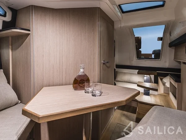 Cranchi E30 Endurance - Yacht Charter Sailica