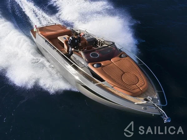 Cranchi E30 Endurance - Yacht Charter Sailica