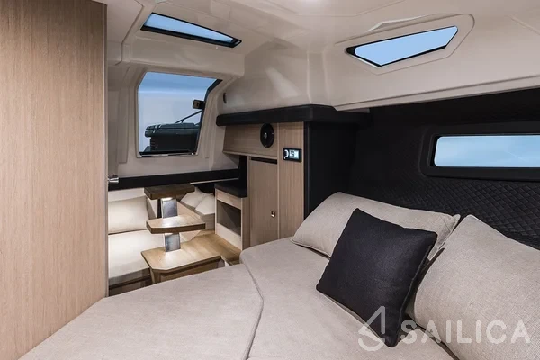 Cranchi E30 Endurance - Yacht Charter Sailica