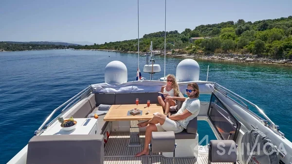 Prestige 630S - Yacht Charter Sailica