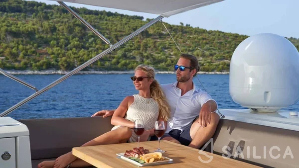 Prestige 630S - Yacht Charter Sailica