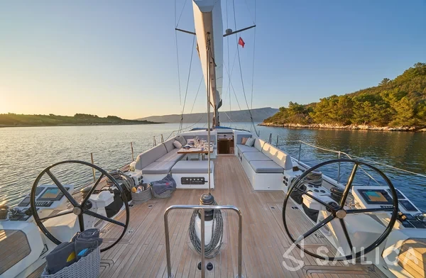 CNB 76 - Yacht Charter Sailica