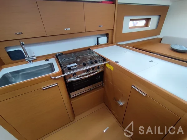 First 44 - Yacht Charter Sailica
