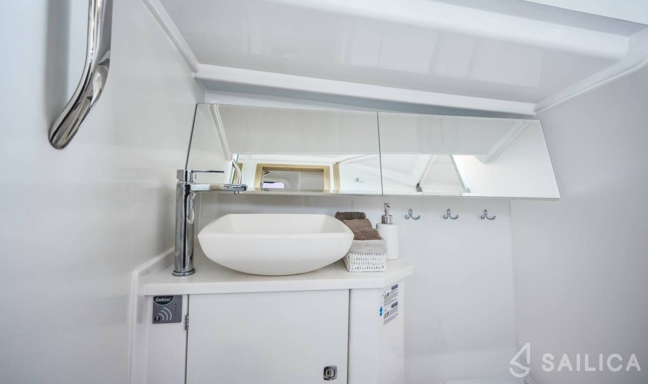 Maxus 35 - Yacht Charter Sailica