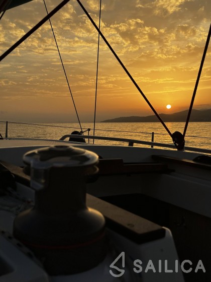 Maxus 35 - Yacht Charter Sailica