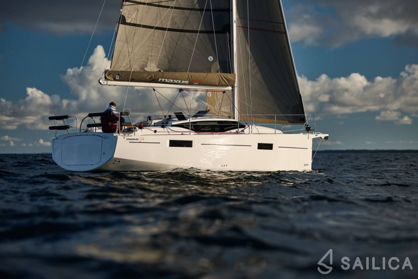 Maxus 35 - Yacht Charter Sailica