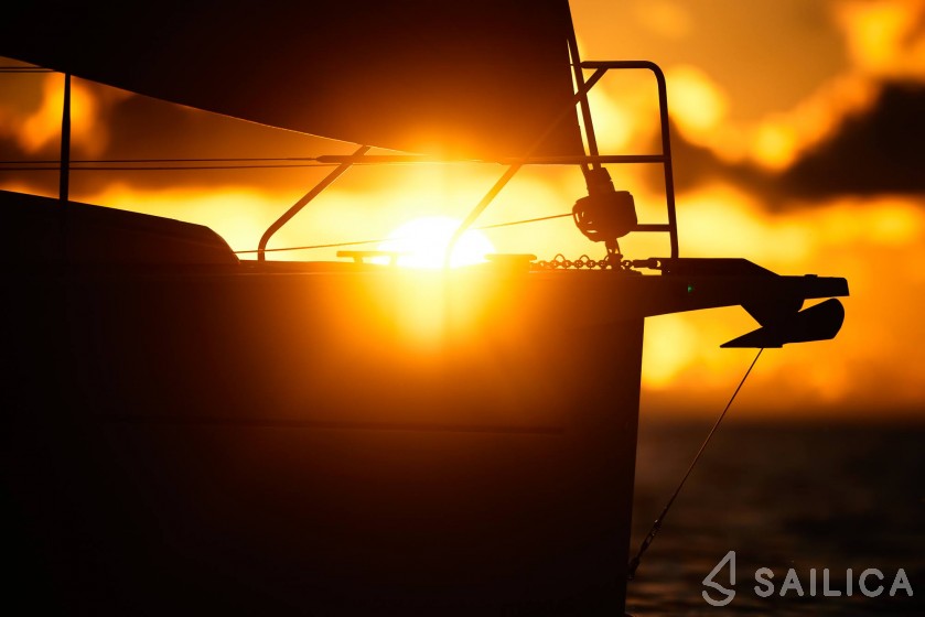 Maxus 35 - Yacht Charter Sailica