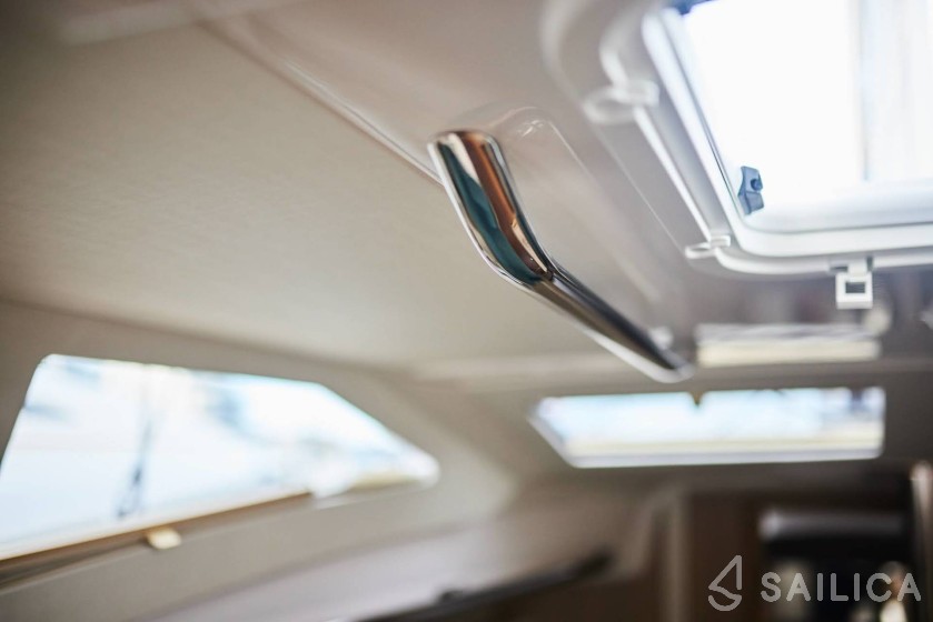 Maxus 35 - Yacht Charter Sailica