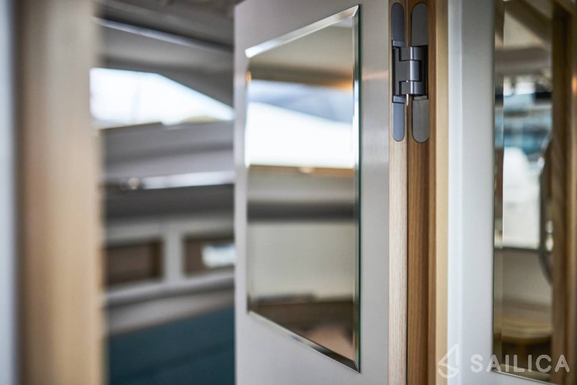 Maxus 35 - Yacht Charter Sailica