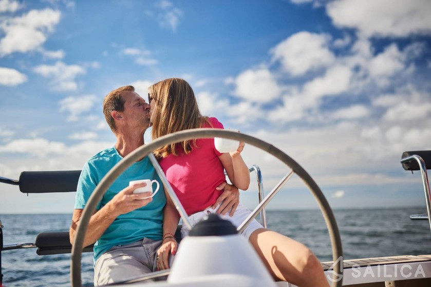 Maxus 35 - Yacht Charter Sailica