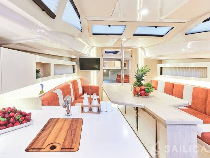 Maxus 35 - Yacht Charter Sailica