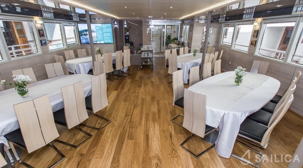 Motoryacht - Yacht Charter Sailica