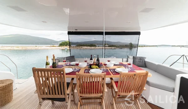 Aventura 50 MY - Yacht Charter Sailica