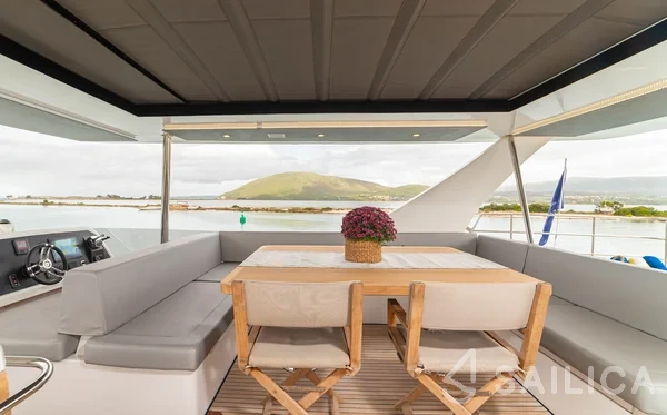 Aventura 50 MY - Yacht Charter Sailica