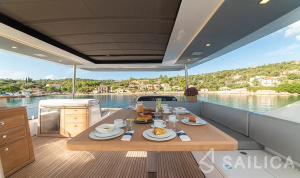 Aventura 50 MY - Yacht Charter Sailica