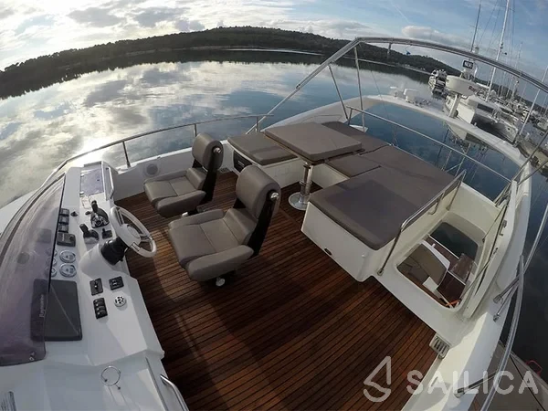 Prestige 620 - Yacht Charter Sailica