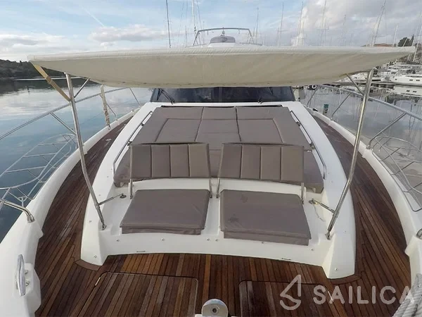 Prestige 620 - Yacht Charter Sailica