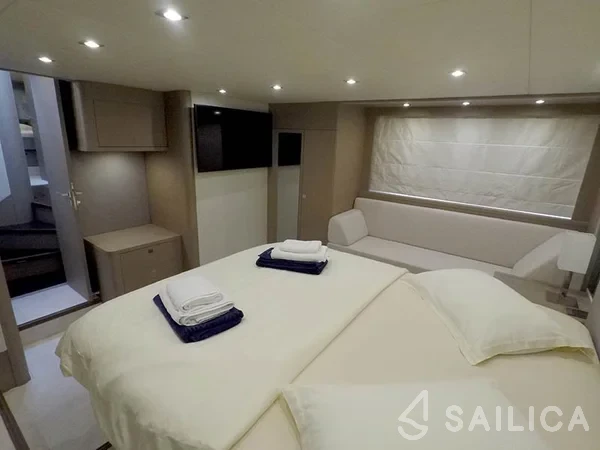Prestige 620 - Yacht Charter Sailica