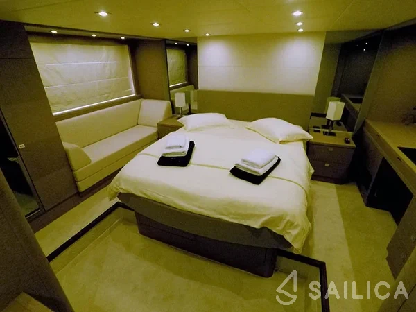 Prestige 620 - Yacht Charter Sailica