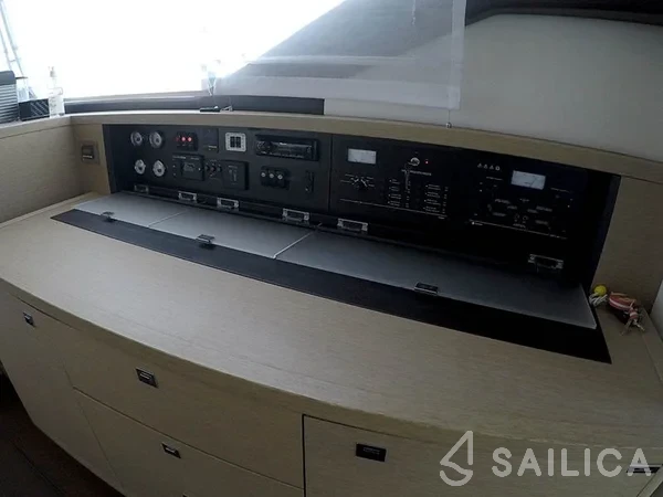 Prestige 620 - Yacht Charter Sailica