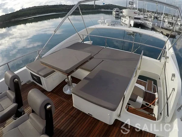 Prestige 620 - Yacht Charter Sailica