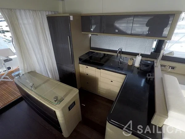 Prestige 620 - Yacht Charter Sailica
