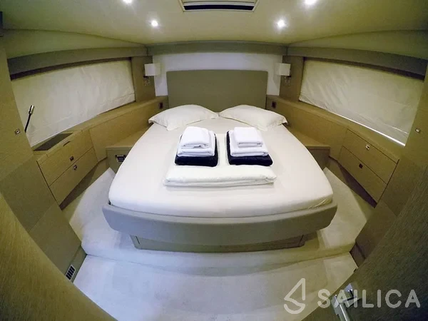 Prestige 620 - Yacht Charter Sailica