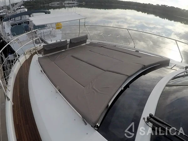 Prestige 620 - Yacht Charter Sailica
