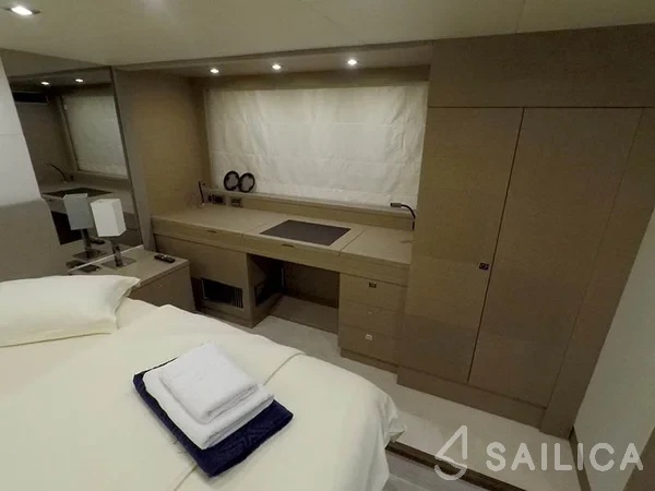 Prestige 620 - Yacht Charter Sailica