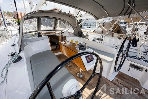 Bavaria Cruiser 37 Style - Yacht Charter Sailica