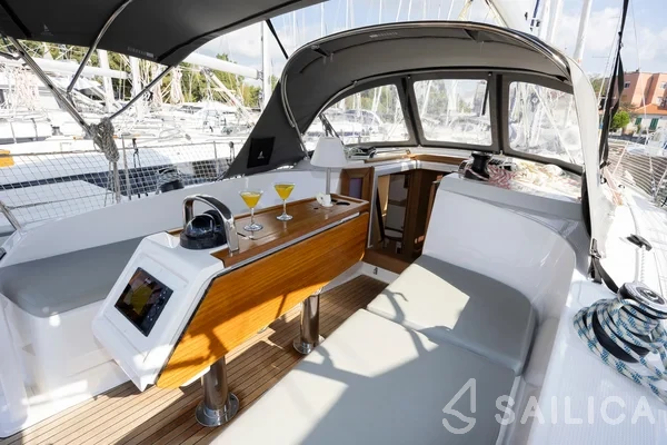 Bavaria Cruiser 37 Style - Yacht Charter Sailica