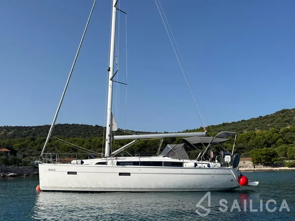 Bavaria Cruiser 37 Style - Yacht Charter Sailica