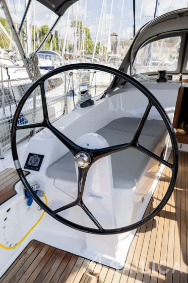 Bavaria Cruiser 37 Style - Yacht Charter Sailica
