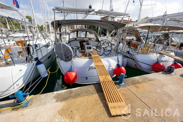 Bavaria Cruiser 37 Style - Yacht Charter Sailica