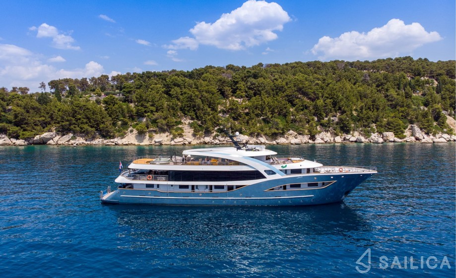 Motoryacht - Yacht Charter Sailica