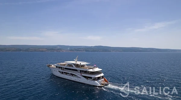 Motoryacht - Yacht Charter Sailica