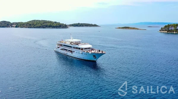 Motoryacht - Yacht Charter Sailica