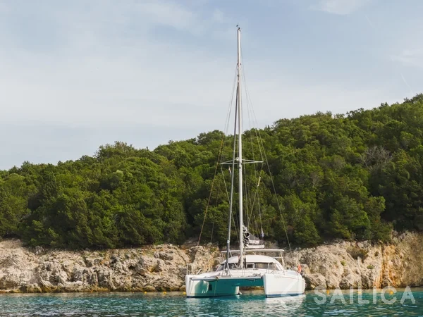 Antigua 37 - Yacht Charter Sailica