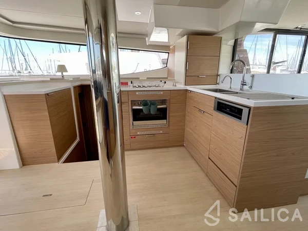 Bali 4.8  - Yacht Charter Sailica