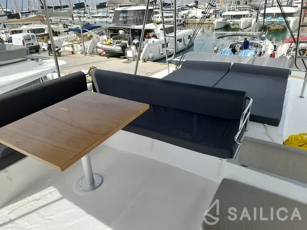 Bali 4.6 - Yacht Charter Sailica